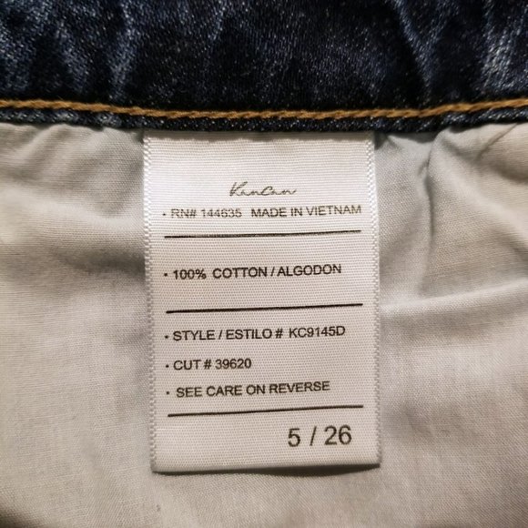 KanCan High Rise Mom Shorts Size 5 (26) Dark Wash 100% Cotton Distressed Raw Hem - Picture 10 of 11